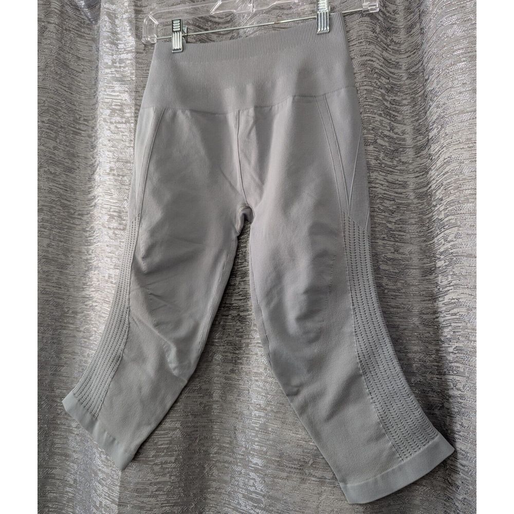 lululemon leggings Compression Cropped/Shorts 6‎ Gray